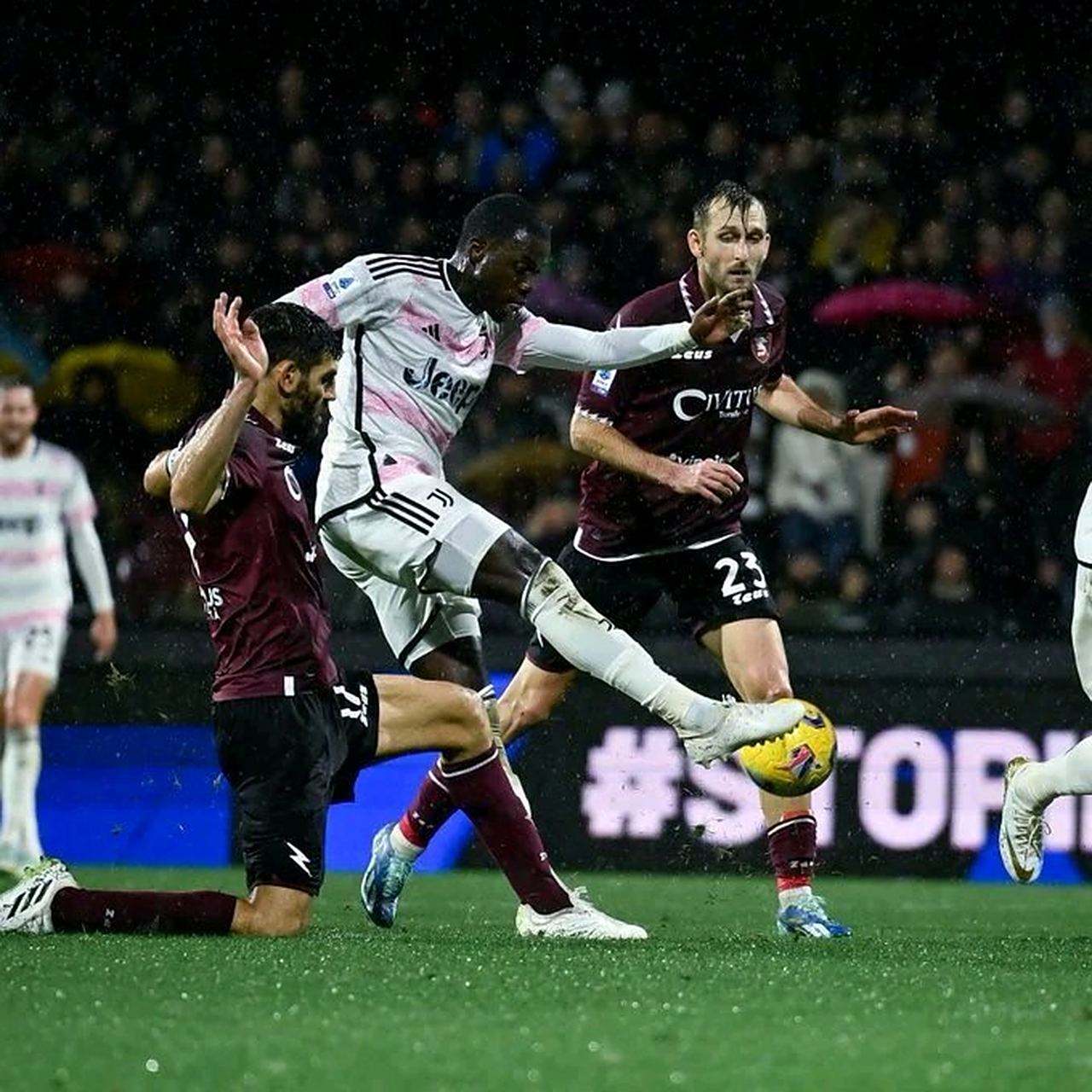 开云体育教练-尤文图斯客场绝杀，反超对手