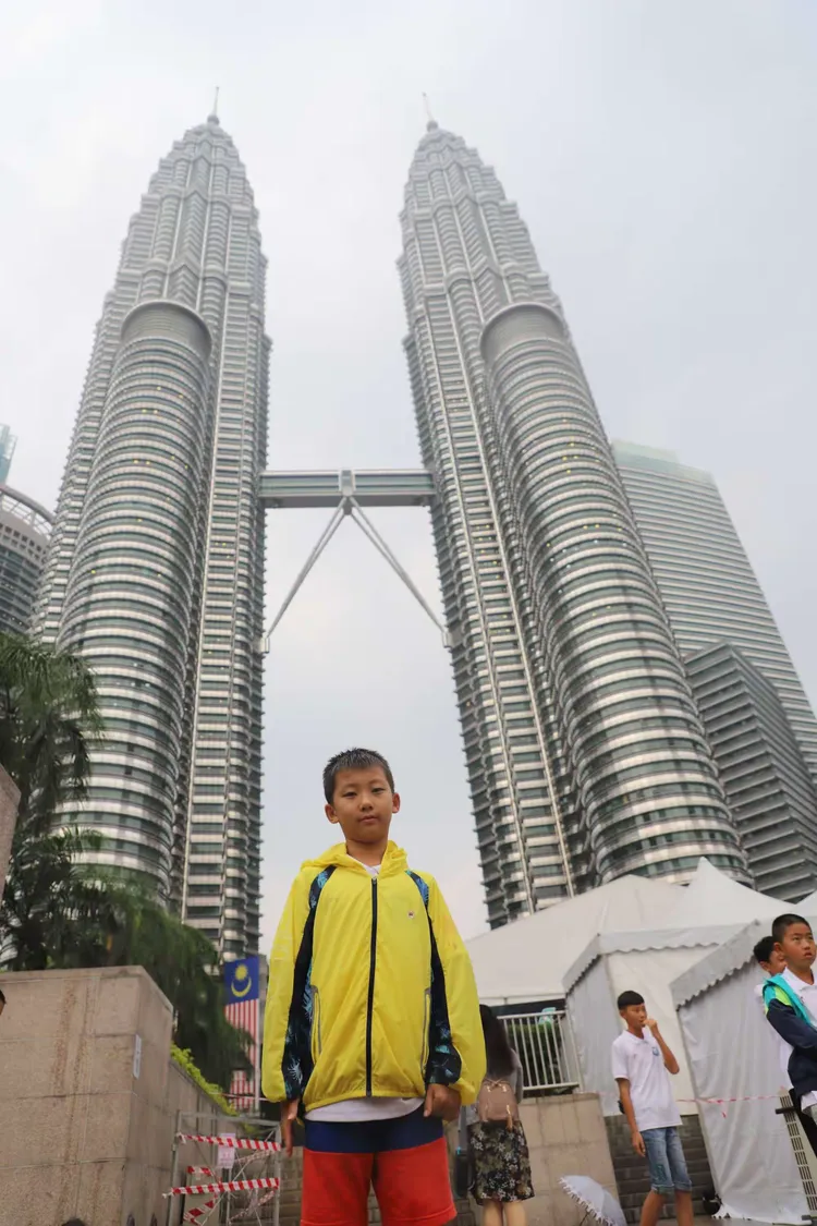 包含马来西亚队伍合作默契，夺得团体赛季军的词条
