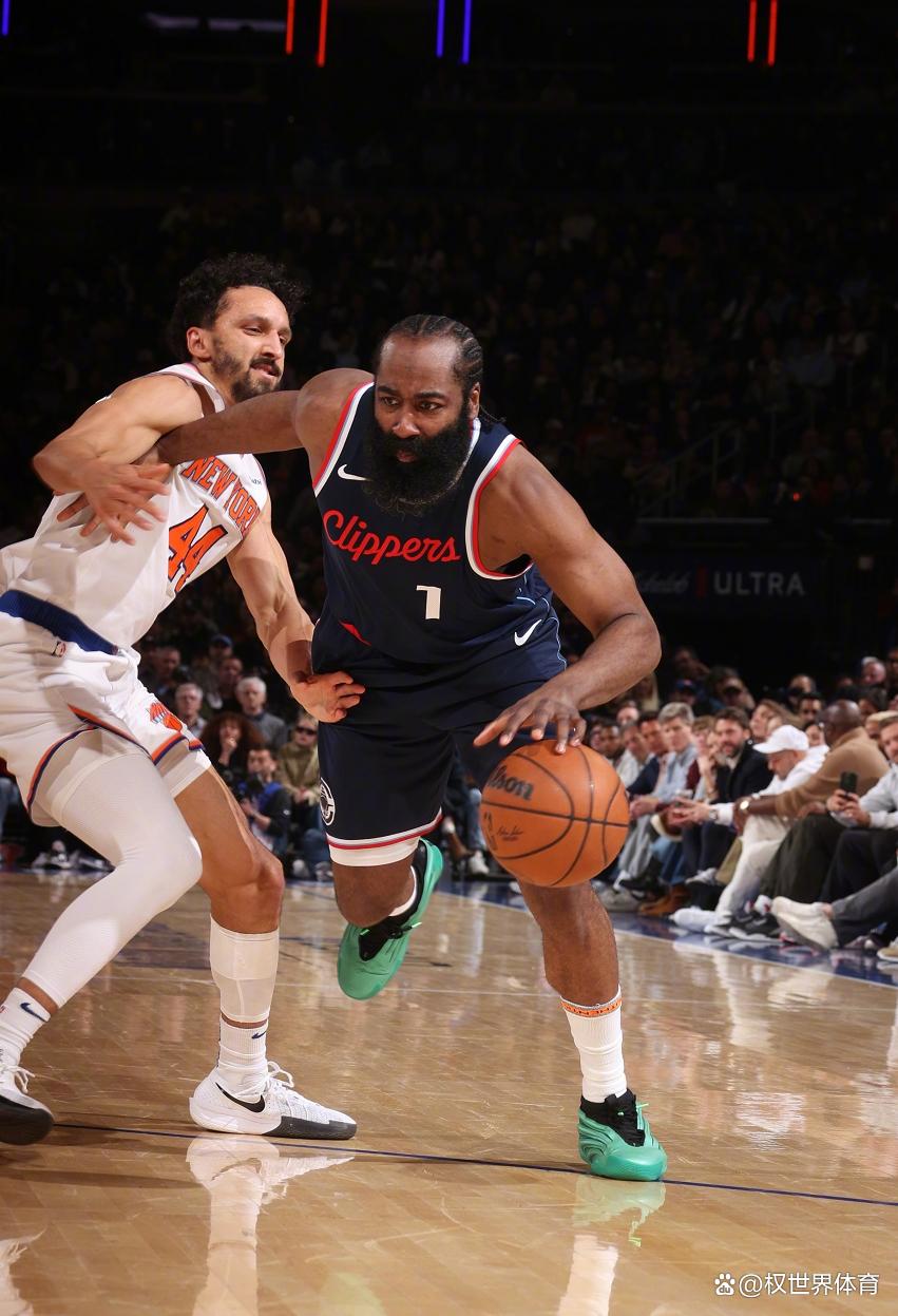 快船客场战胜尼克斯取得四连胜