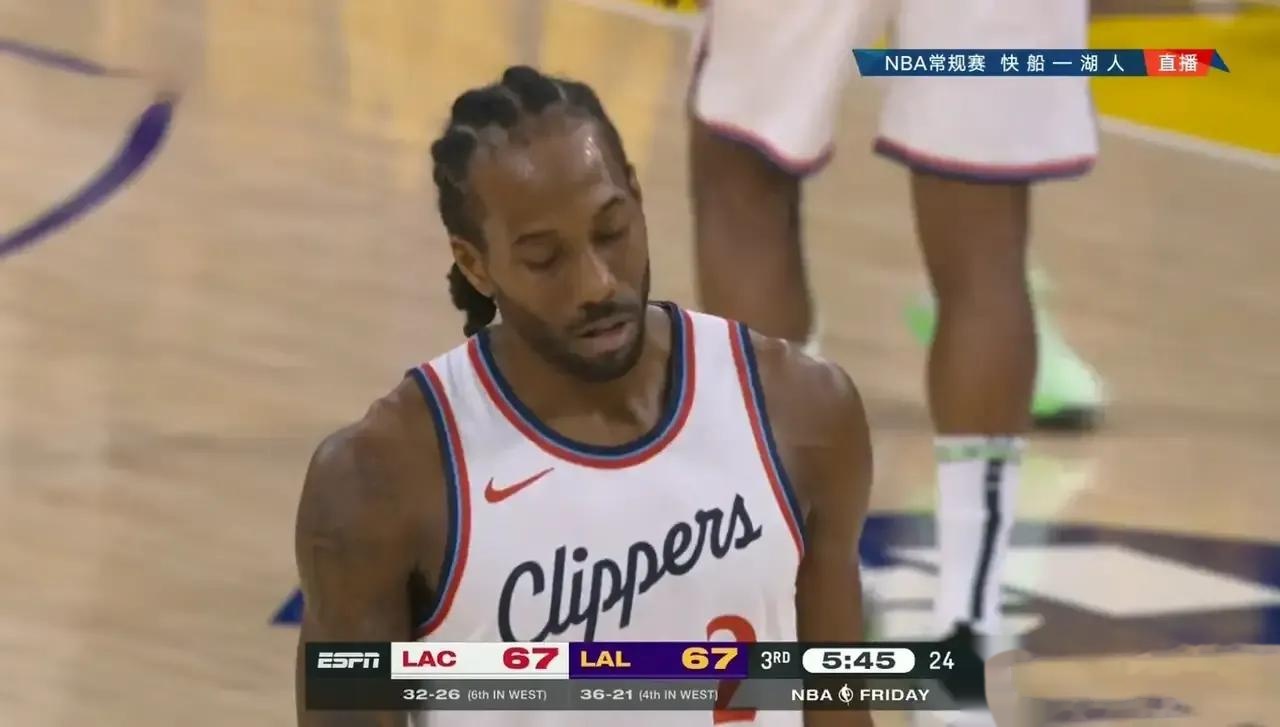 包含厦门蓝狮队在比赛中陷入困境，寻求突破的词条