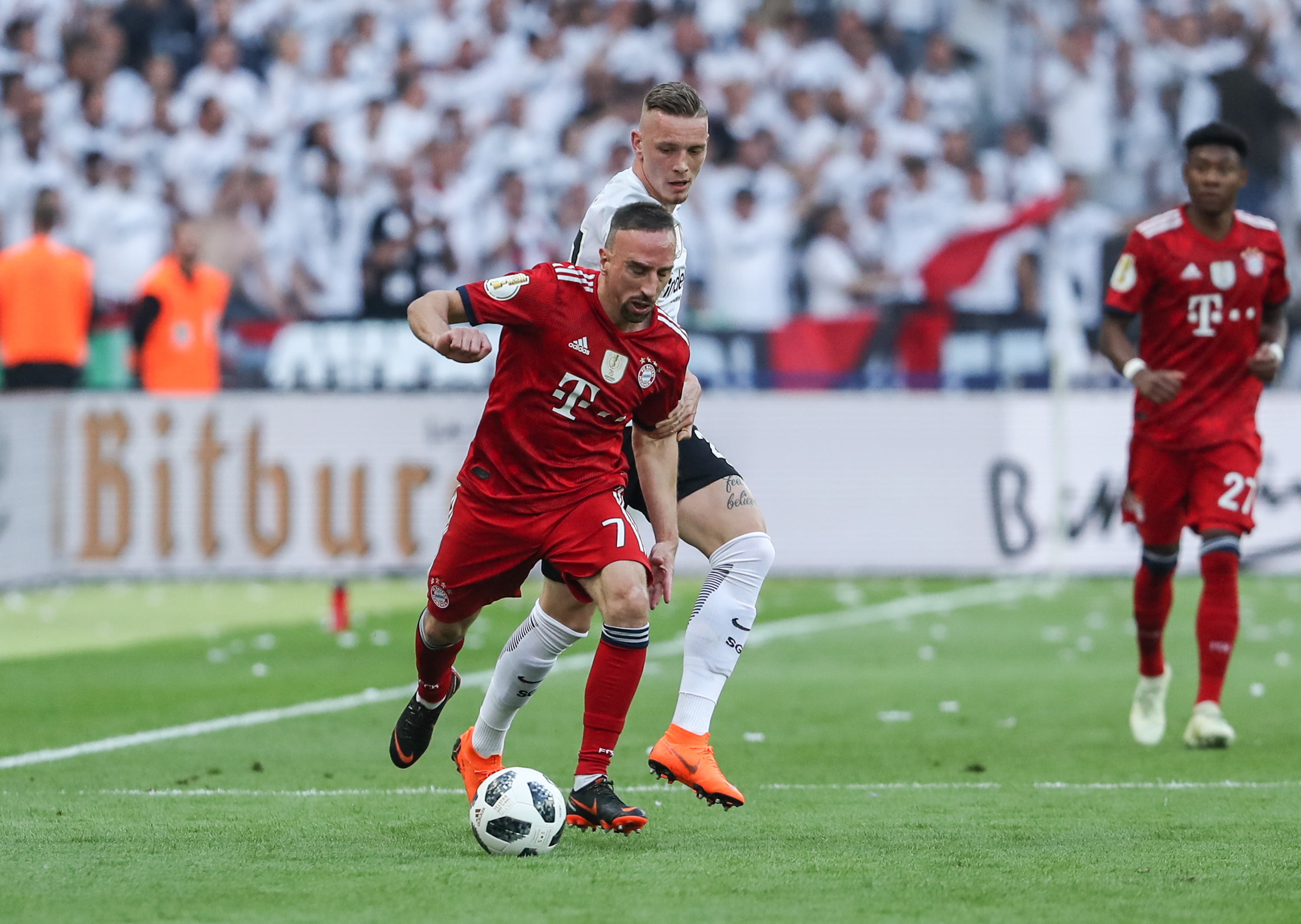 包含法兰克福足球队精彩表现，夺得宝贵胜利的词条