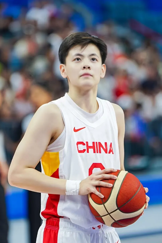 江苏男篮努力拼搏,实力逐渐显露! 江苏男篮努力拼搏,实力逐渐显露!